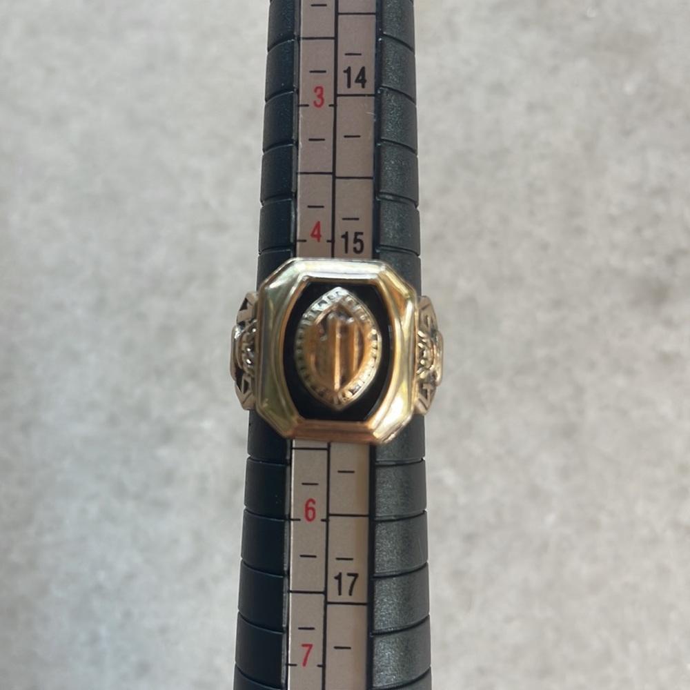 Antique gold class ring with onyx